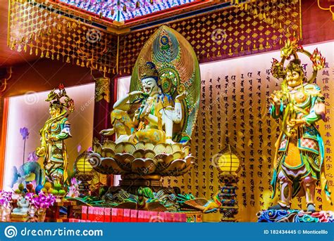 Interior OfThe Buddha Tooth Relic Temple and Museum in Singapore ...