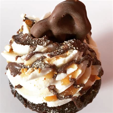 Chocolate Pretzel Caramel Cupcake – The Cupcake Delivers