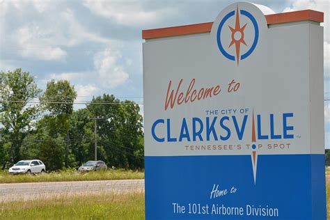 City wayfinding project brings updated signage to Clarksville roadways ...