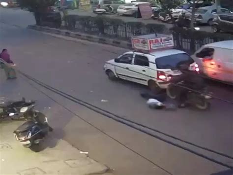 Bike Riding Miscreants Dragged The Woman For 150 Meters The Video Was