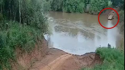 Marido de mulher que morreu após carro não parar sobre balsa é