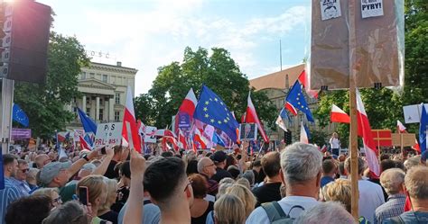 Tusk Na Wiecu W Poznaniu Dzisiaj W Adza To S Seryjni Zab Jcy Kobiet