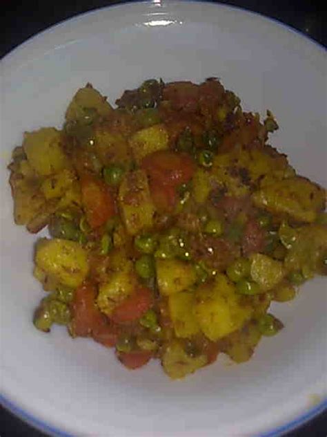 Fast Indian Recipes Aloo Gajar Matar Sabzi Potato Carrot And Peas