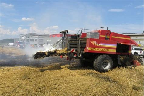 Strohballenpresse Und Feld Geraten In Brand Bauernzeitung Ch