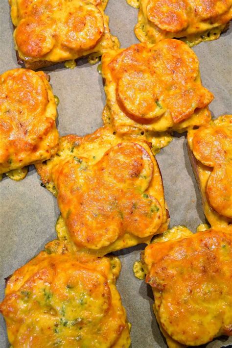 Überbackener Toast Mit Tomaten Und Käse