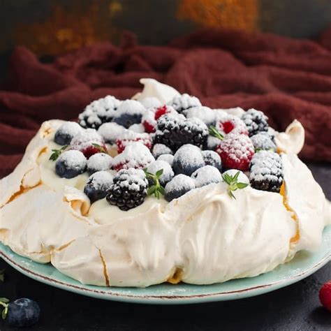 Pavlova Met Advocaat En Vers Fruit Jumbo