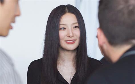 Seulgi Red Velvet Tampil Memukau Bak Model Di New York Fashion Week