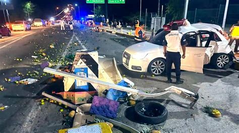 Tráiler se impacta contra caseta de cobro en la Autopista del Sol La