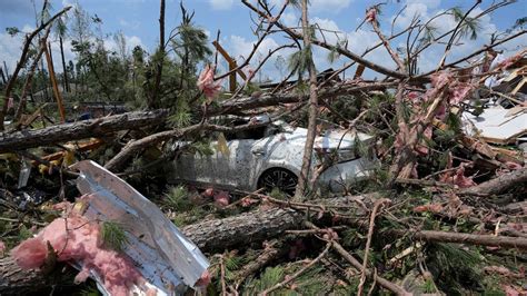 Record heat bakes the South as deadly tornado tears through Mississippi ...