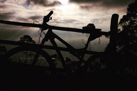 La foto del día en TodoMountainBike En la mitad del Mundo