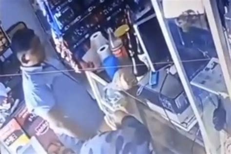 Sujeto agrede a menor de 11 años en tienda de abarrotes Video xeu