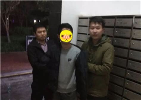 醉酒男子跌入臭水沟 民警：兄弟，你挺住，我们一起活！（视频） 天下事 长沙晚报网