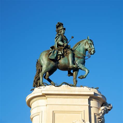 Estatua De Rey Joao I En El Praca Da Figueira Lisboa Portuga Foto De