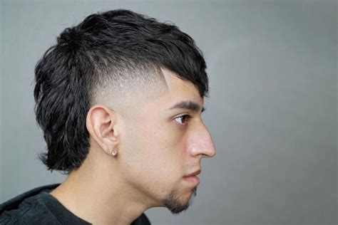 Gaya Potongan Model Rambut Mullet 2 Jari Yang Kekinian Bukareview