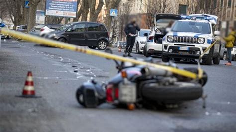 Incidenti Stradali A Roma Morti Due Uomini In Nove Ore