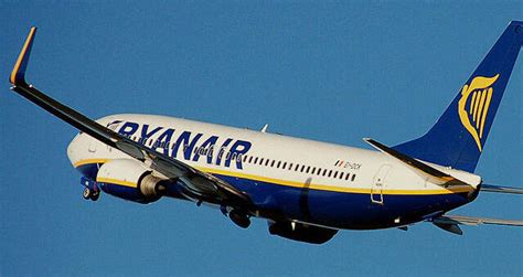 Dramma Su Un Aereo Ryanair Muore Passeggero Durante Il Volo