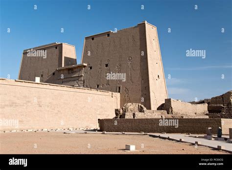 Edfu Tempel Des Horus In Edfu Auf Dem Nil Fotos Und Bildmaterial In