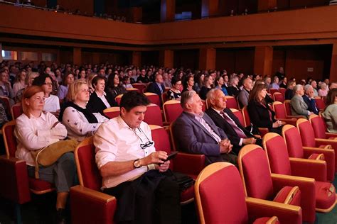 Mostar Publika uživala u plesnom koncertu Ansambla Lado Jabuka tv