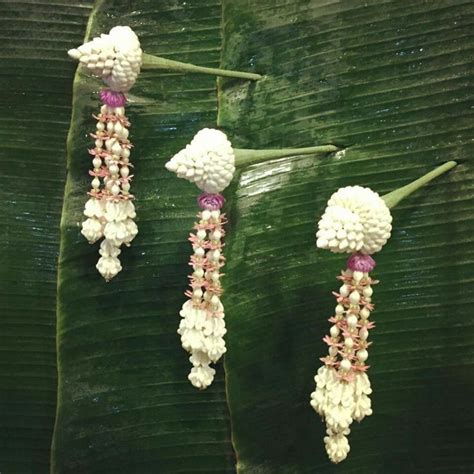 93 best Thai Flower Garlands images on Pinterest | Flower arrangements ...