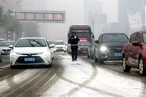 因降雪道路结冰，京哈高速等3条高速封闭！哈尔滨交警发布出行提示