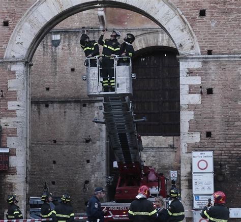 Tentano Di Rubare Minicar Ladri In Azione Alla Lizza