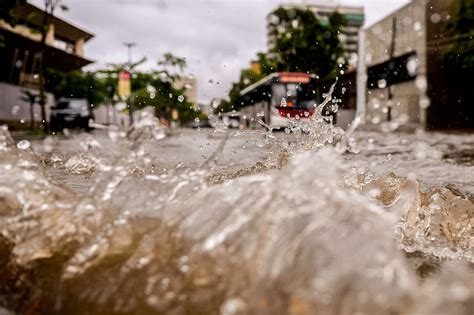 Avertizare meteo de la ANM Cod portocaliu de ploi torențiale