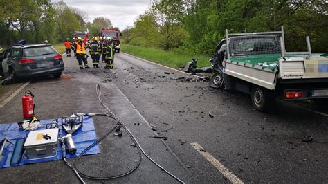 B Zwei Tote Bei Unfall Zwischen Neustadt Und Stadtallendorf