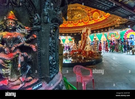 Durga Puja Pandal Interior Hi Res Stock Photography And Images Alamy