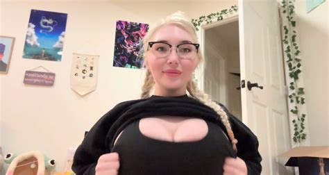 Busty Blonde Play Huge Tits And Pussy