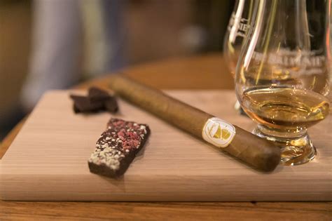 Reasons Why Whisky And Cigars Are Such A Harmony