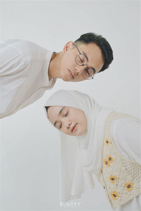 Prewedd Postwedd Pernikahan Tema Hitam Pose Pasangan Pengantin