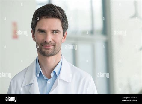 Healthcare Worker Hi Res Stock Photography And Images Alamy