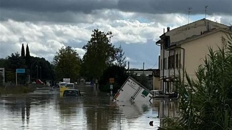 Maltempo In Toscana Scuole Chiuse E Treni Bloccati A Siena