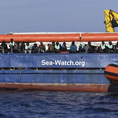 Migranti Nuovi Sbarchi In Sicilia Naufragio Con Almeno Due Morti Al