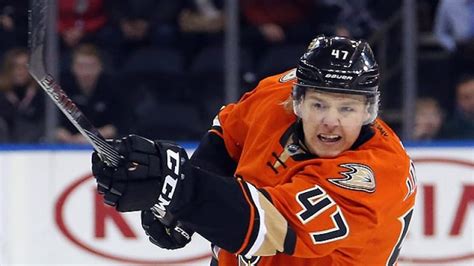 Ducks' Hampus Lindholm ends holdout, signs 6-year deal | CBC Sports