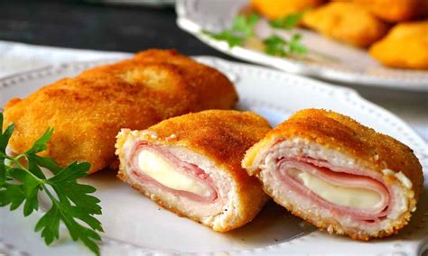 Una versión distinta milanesas de pollo rellenas de jamón y queso La