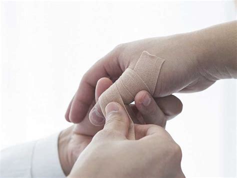 Sprained Thumb: Treatment, Recovery, Symptoms, and More