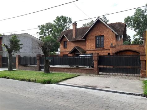 Venta Casa 3 Dormitorios 25 Años 180m2 5 Cocheras Reynoso 700 Don