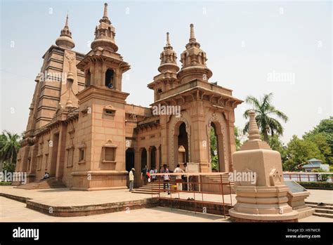 Mulagandhakuti Vihara, Sri Lankan Buddhist temple. Sarnath, Varanasi ...