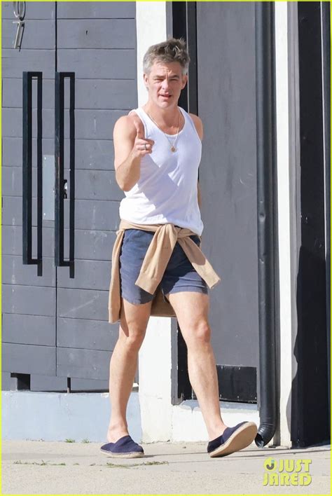 Photo Chris Pine Tank Shirt Short Shorts Morning Workout 08 Photo