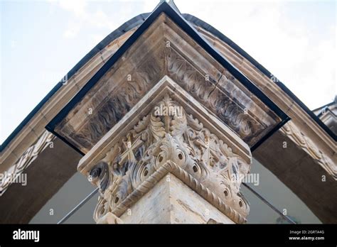 Corinthian order on a column in the temple of Kutaisi Stock Photo - Alamy