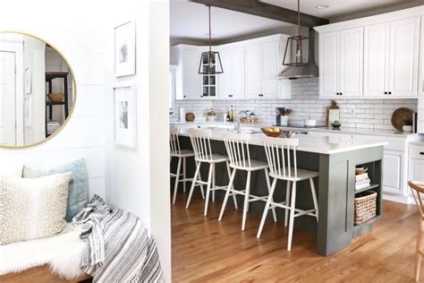 White Kitchen Reveal Hanstone Quartz In Montauk Chantilly Lace Cast