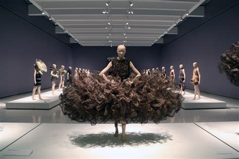 A Night At Iris Van Herpen Transforming Fashion The Glassblock