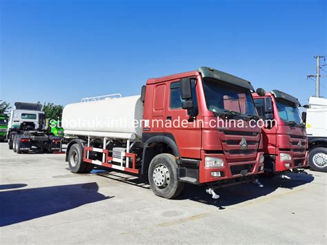 Light Duty Sinotruk Howo X L Fuel Tank Truck M Oil Refueling