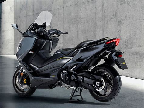 Yamaha TMAX 20 Aniversario carbono forjado para celebrar dos décadas