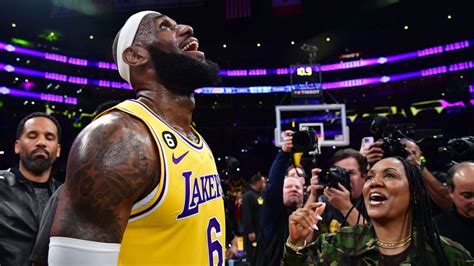 Lebron James Breaks Kareem Abdul Jabbars Scoring Record Sports