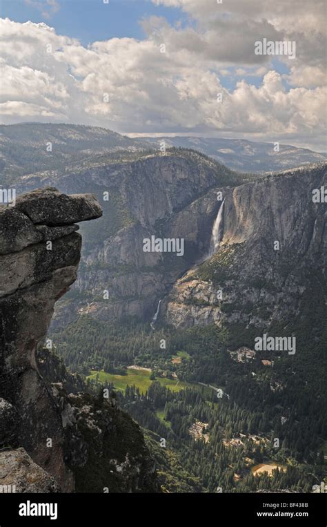 Yosemite National Park view of the valley from Glacier Point Stock ...