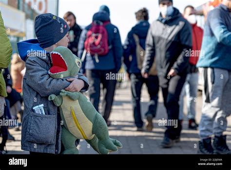 Medyka Polen M Rz Fl Chtlinge Aus Der Ukraine Kommen Am