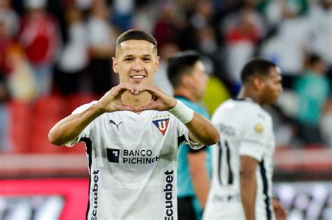 alex arce lleva una campana impecable  ldu el crack