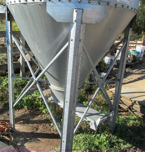 Schuld Bushnell Feed Bin In Delano Mn Item G8932 Sold Purple Wave